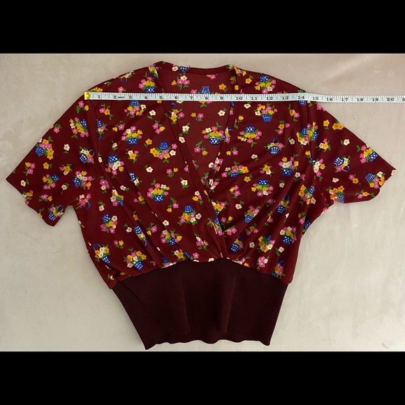 SOLD Vintage 70s Burgundy Nylon Flower Basket Novelty Print Wrap Style Crop Top - Picture 5 of 9